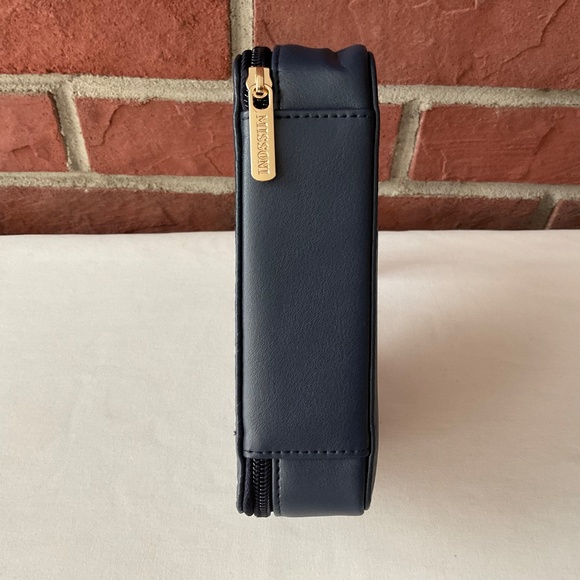 Missoni For Delta Exclusive Travel Toiletry Cosmetic Dark Navy Wave Zip Case NEW - Picture 9 of 11